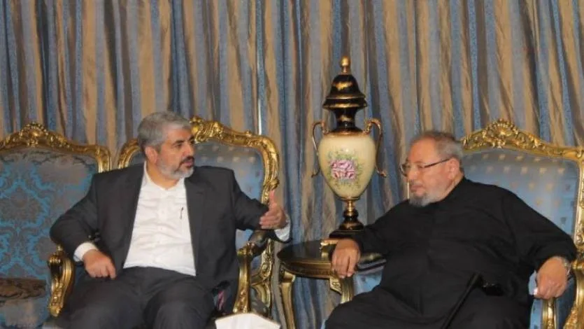 خالد مشعل يزور العلامة القرضاوي
