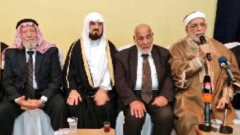 القره داغي يقدم العزاء لعائلة ومحبي الضاري بالأردن