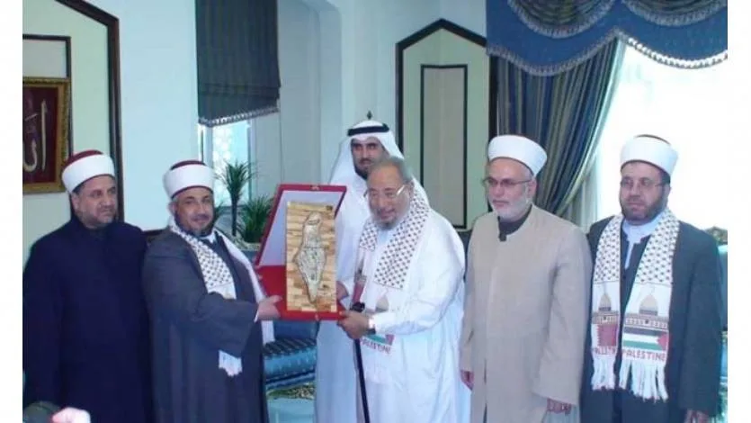 القرضاوي يلتقي وفد قضاة فلسطين ويتلقى دعوة لزيارة غزة