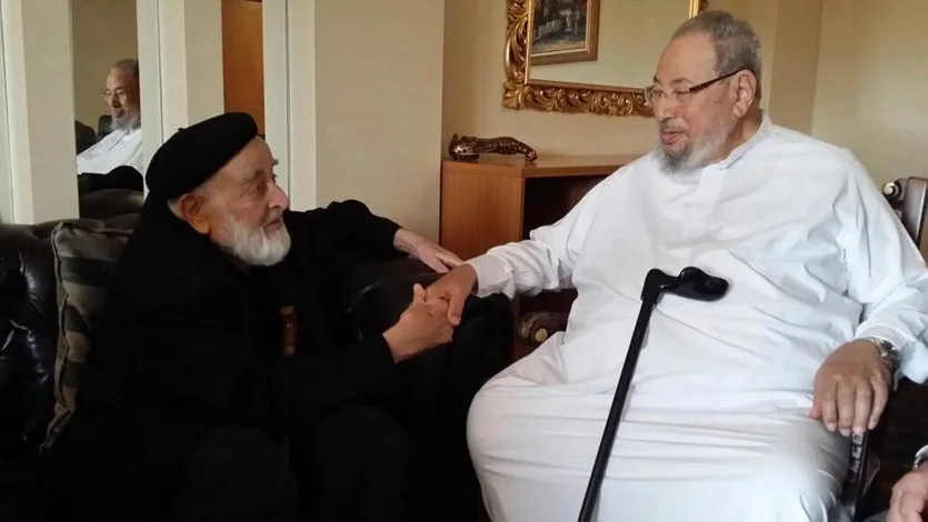 القرضاوي يلتقي أحد كبار علماء تركيا كان رفيق دراسته بمصر