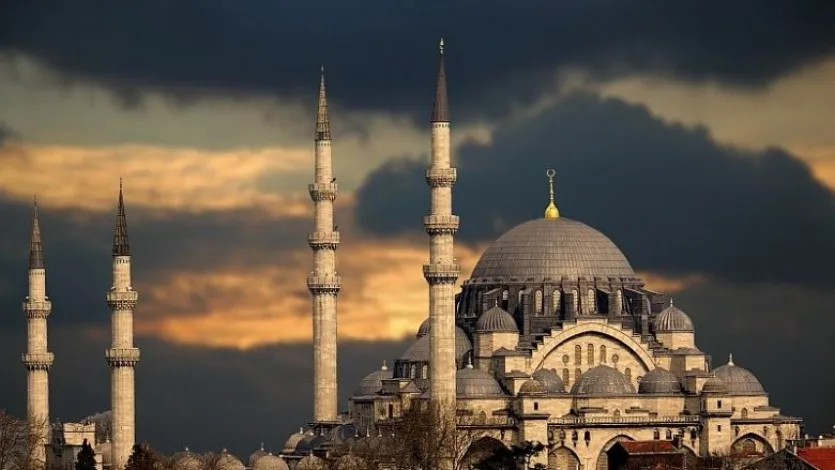 القرضاوي: الإسلام أعمق جذورًا وأقوى سلطانًا مما يظن الظانون