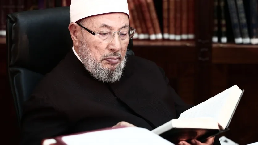 د. يوسف القرضاوي.. حياة حافلة بالعلم والعمل