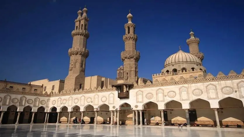 في مقدمتهم القرضاوي.. الأزهر يشكل "هيئة كبار العلماء"